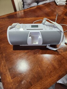 ILive White Portable Boombox with CD, Radio & Docking Port Needs Antenna. Works!